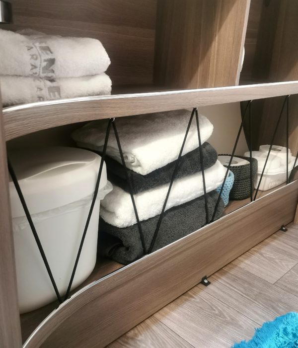 DIY Regalsicherung im Campingfahrzeug